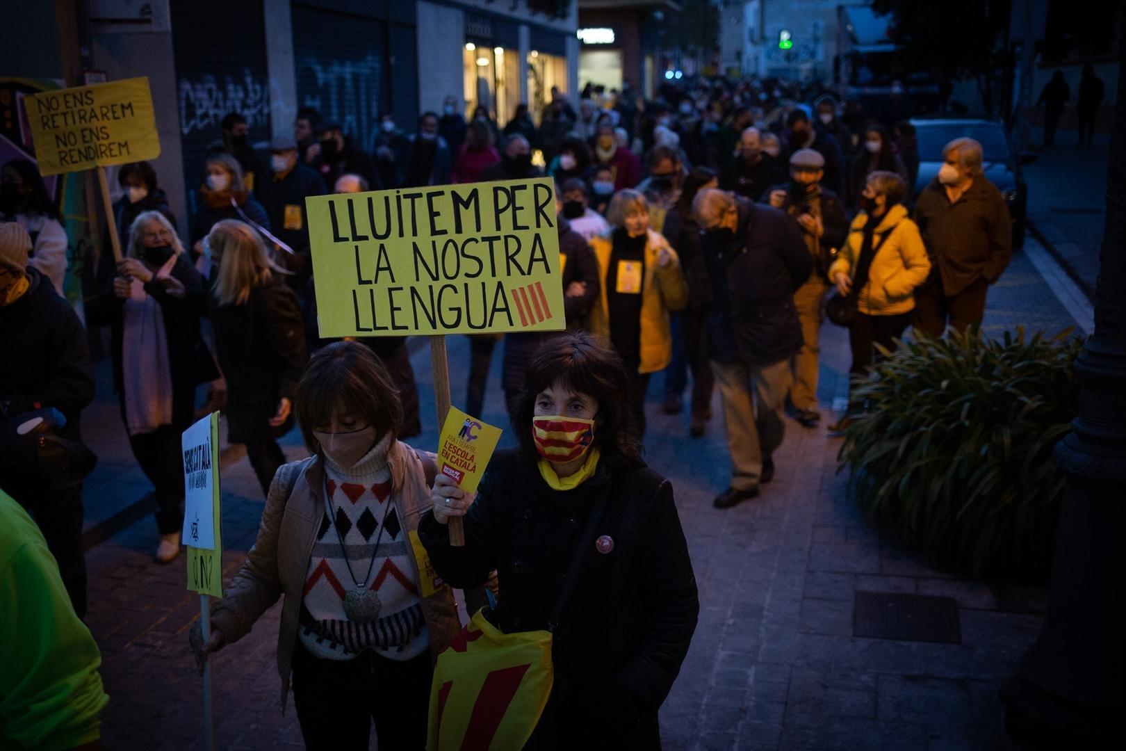 Lenguas minoritarias: Manifestación contra el 25% de castellano en las escuelas catalanas