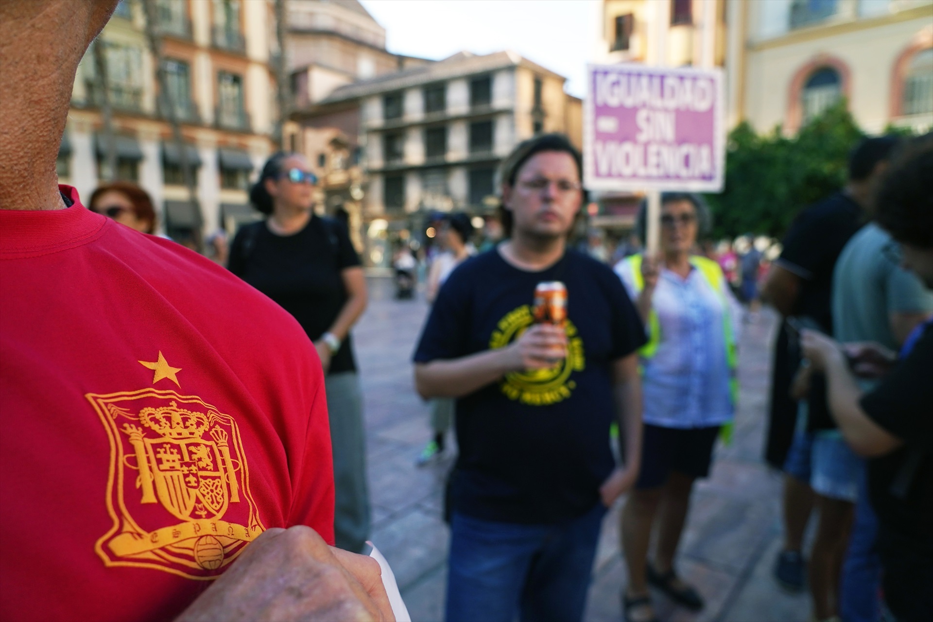 Las futbolistas, Irene Montero y Podemos. El sistema se defiende usando la fuerza bruta, pero pierde