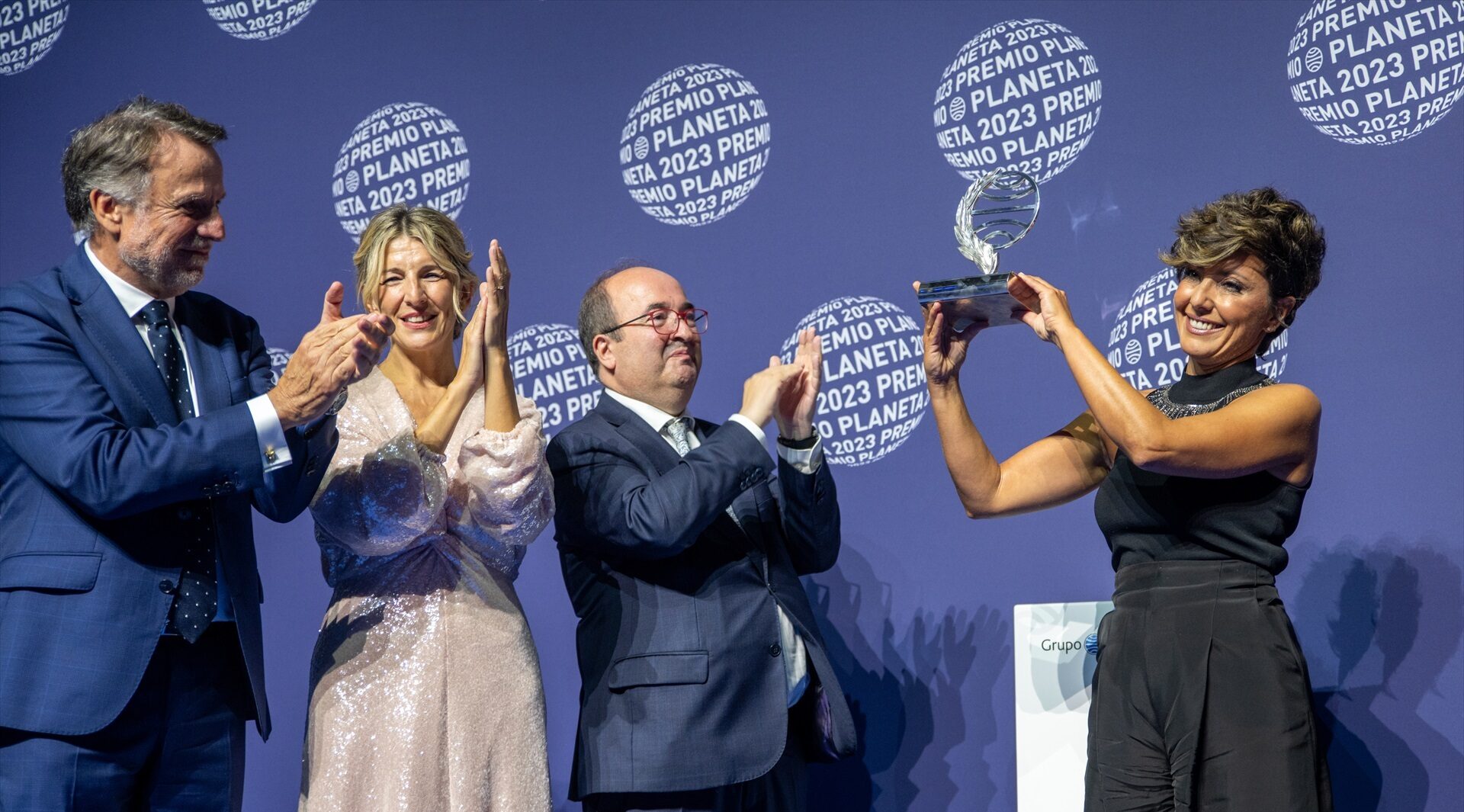 La Razón y el ABC defienden a Yolanda Díaz por asistir a la gala del premio Planeta