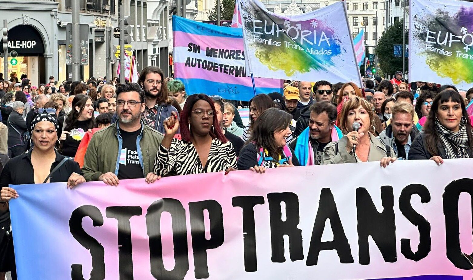 Los colectivos trans lamentan la «ausencia de compromiso» del acuerdo entre PSOE y Sumar con las personas trans