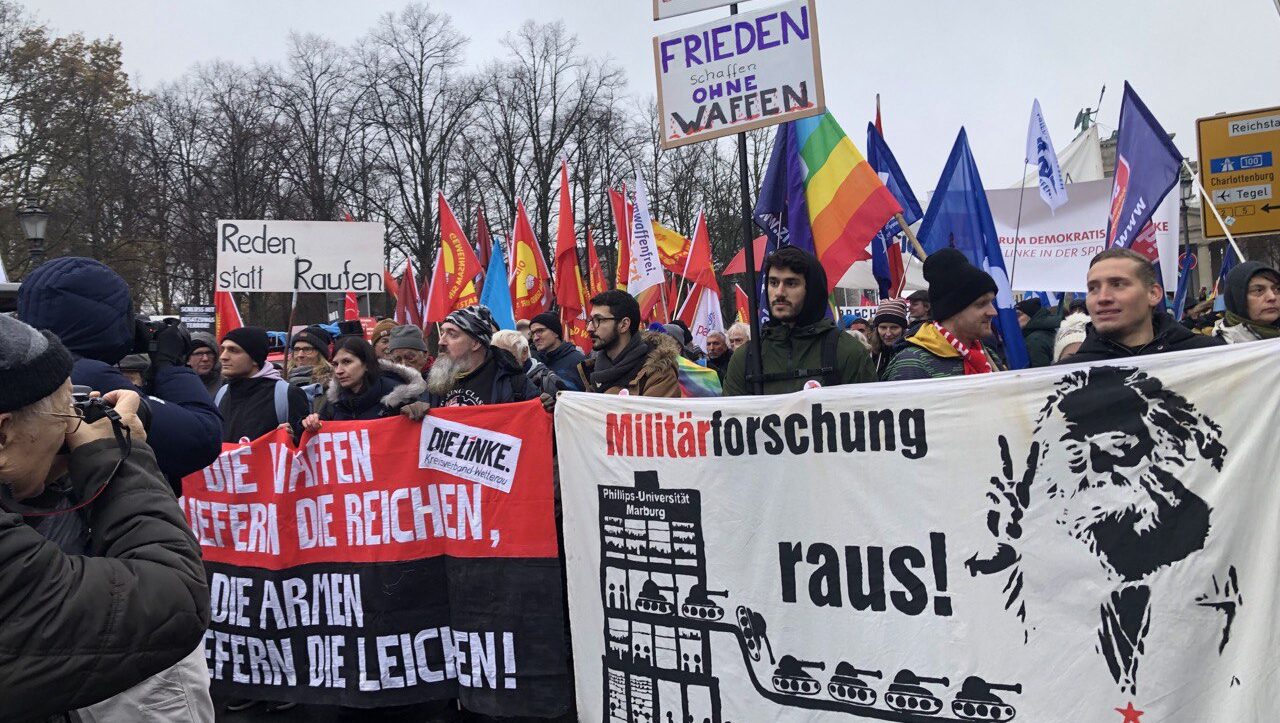 Berlín se manifiesta contra el militarismo de verdes, socialdemócratas y liberales