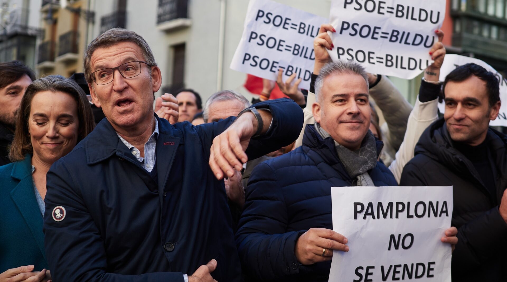 Feijóo encabeza la manifestación en Pamplona contra el acuerdo entre Bildu y el PSOE