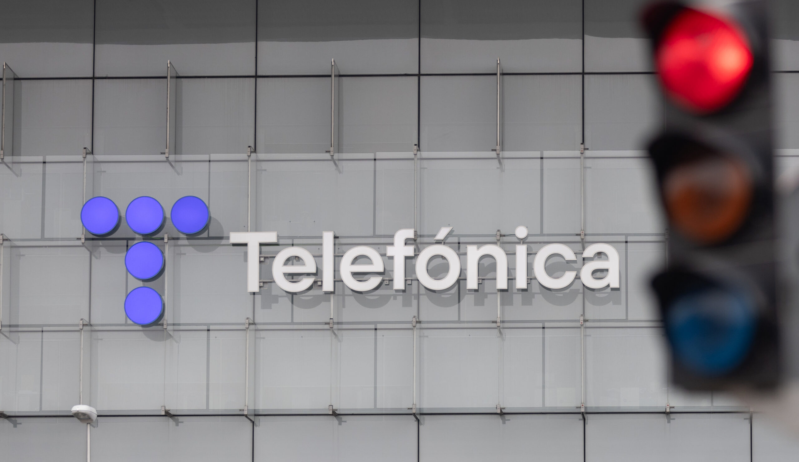 Telefónica repunta un 3,2% en Bolsa tras el anuncio del Gobierno de comprar hasta un 10% de su accionariado