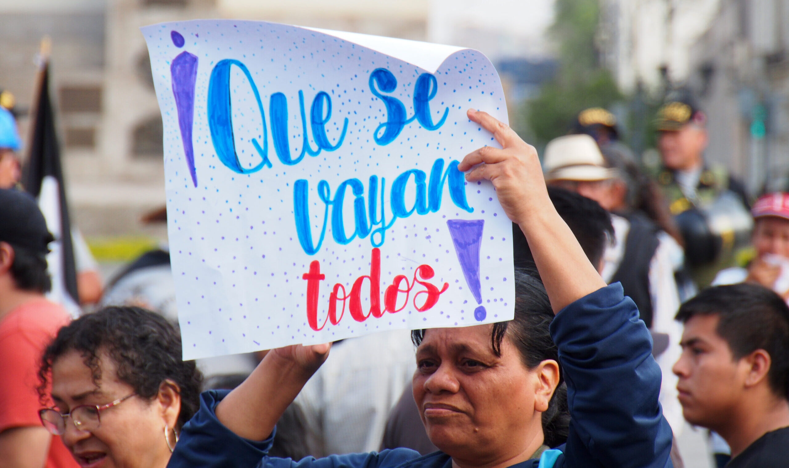 Perú: Orden, Indulto y supervivencia política