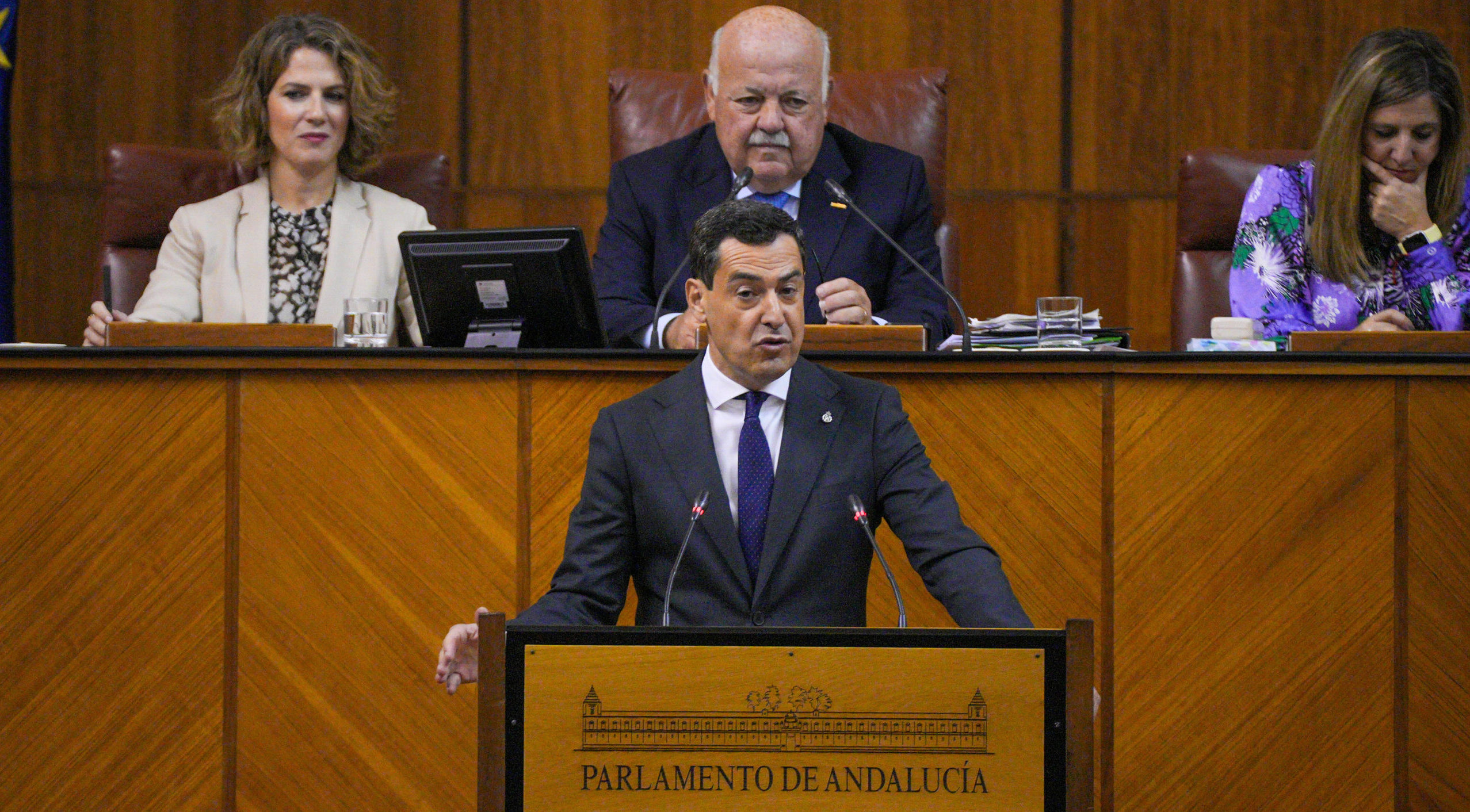 El parlamento andaluz aprueba la subida de casi un 20% del sueldo de Moreno Bonilla con la mayoría absoluta del PP
