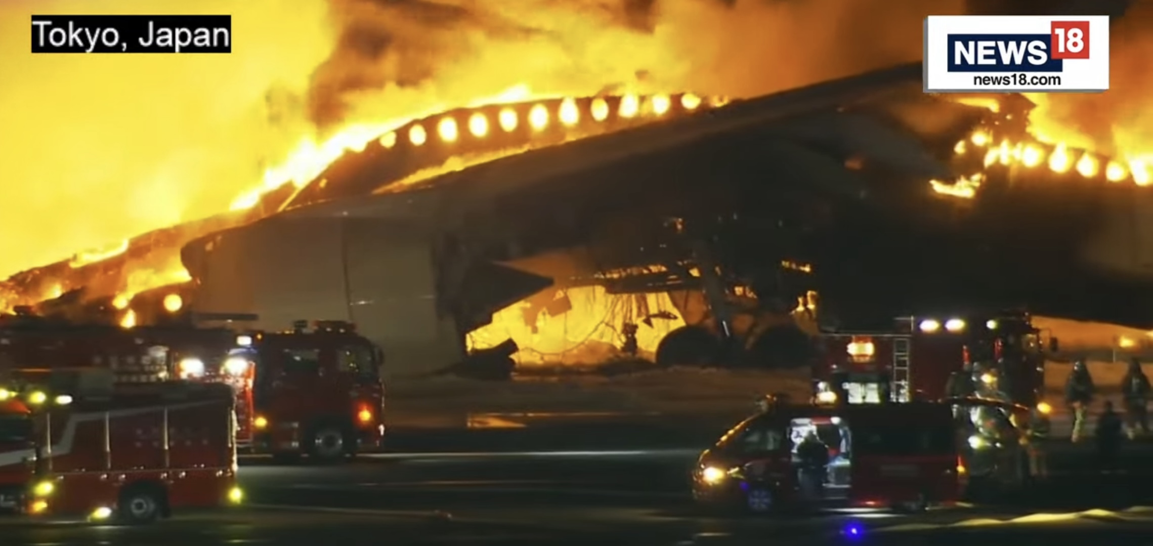 Evacuados casi 400 pasajeros de un avión tras incendiarse por una colisión en el aeropuerto de Tokio
