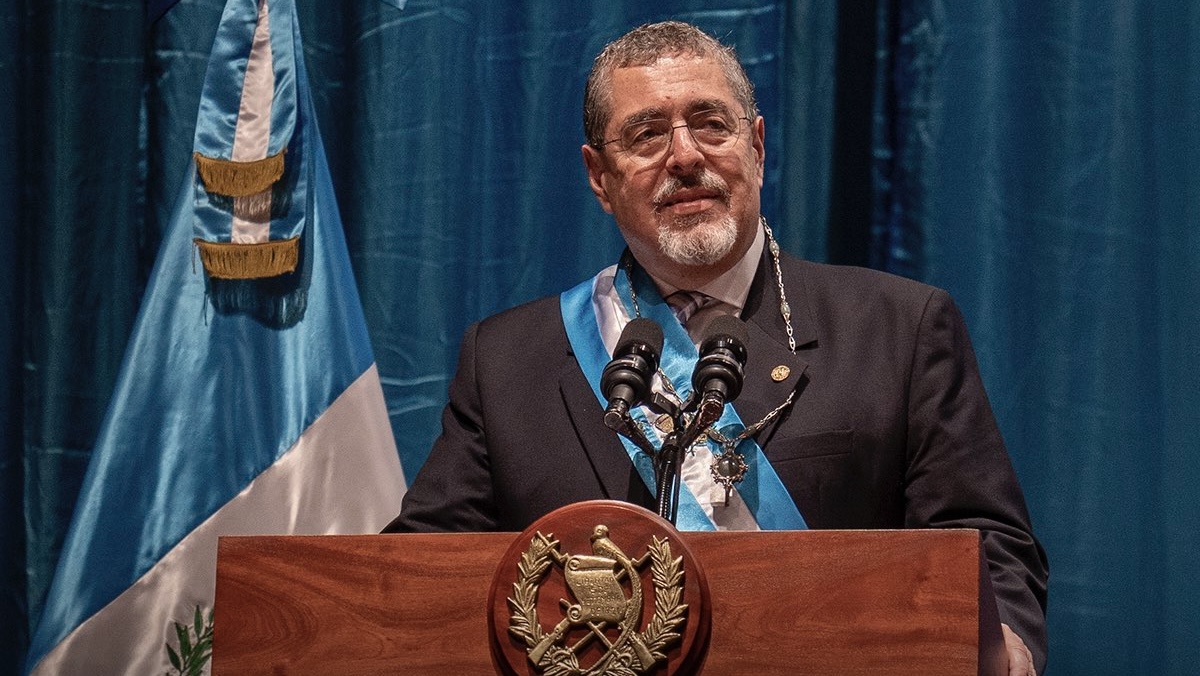 La oposición intenta dar un golpe parlamentario en Guatemala, pero finalmente Arévalo consigue ser investido presidente