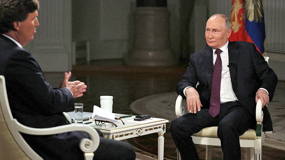 Putin marca agenda en una entrevista a Tucker Carlson, el youtuber de la alt-right americana