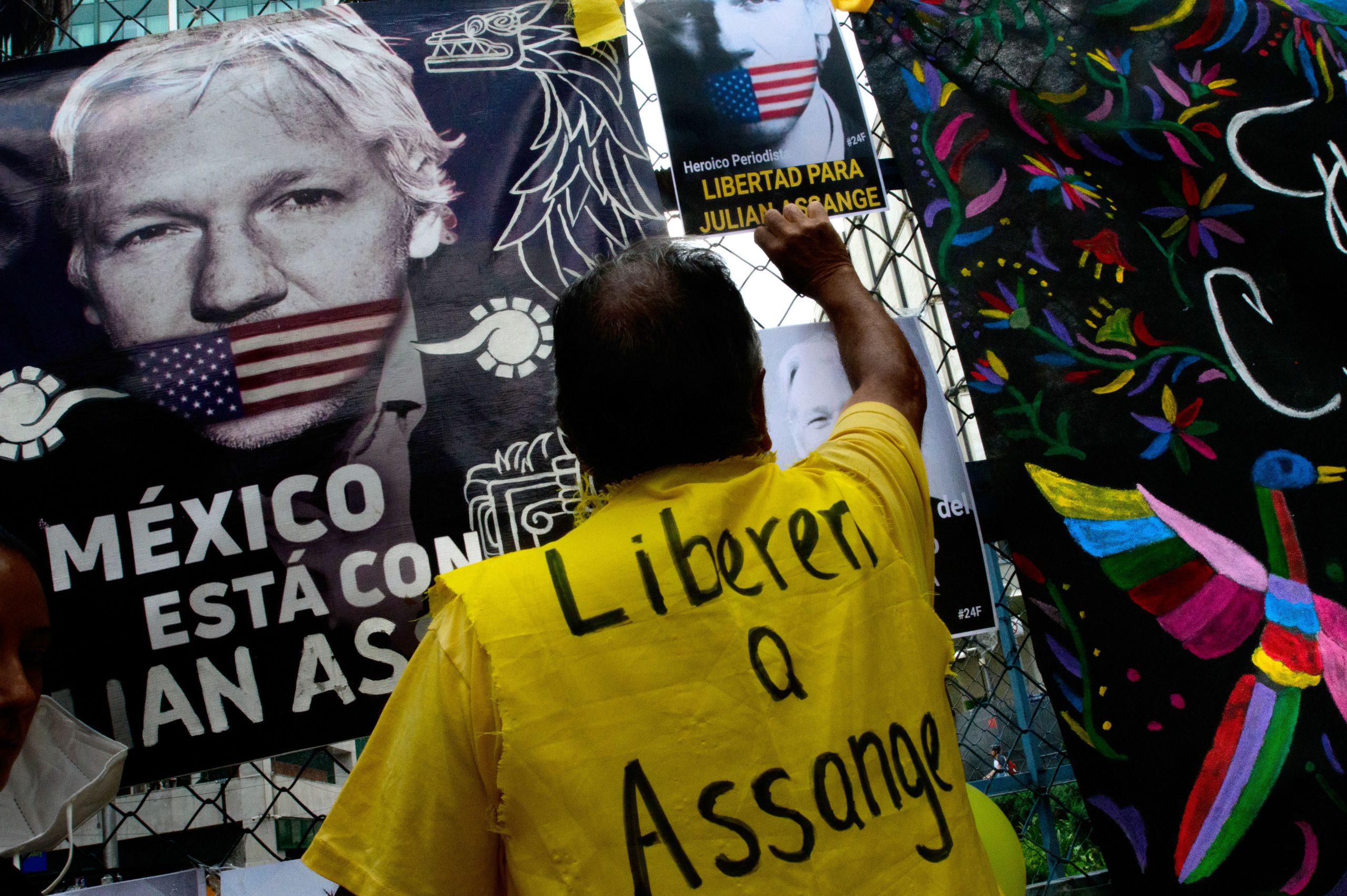 AMLO pide la liberación de Assange