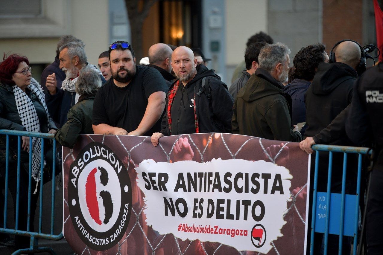 Concentración en apoyo a los 6 de Zaragoza (Galería de fotos)