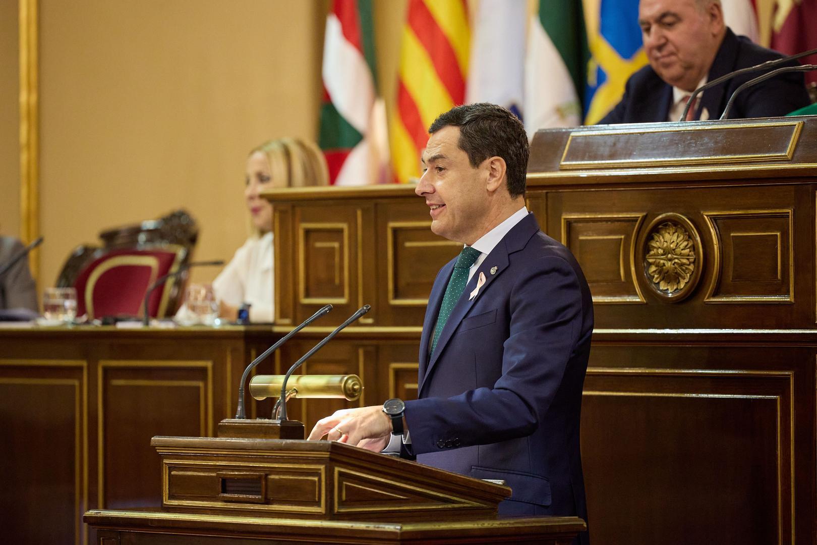 Juanma Moreno en el Parlamento de Andalucia
