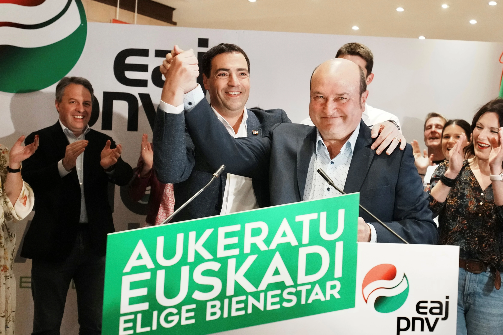 El PSE pide más puestos en el gobierno vasco y el PNV recibe la petición con entendimiento