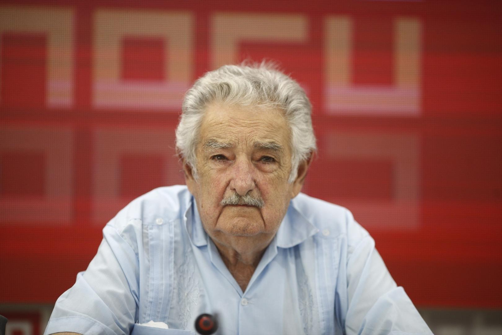El expresidente de Uruguay José Mujica anuncia que padece un tumor en el esófago