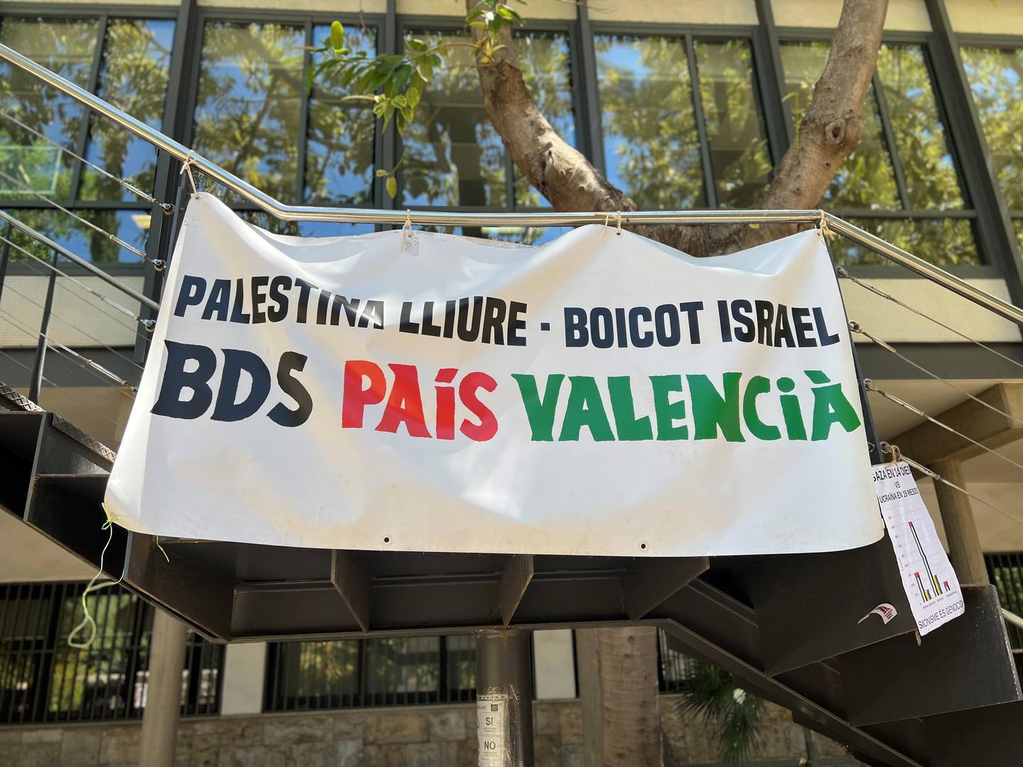 Acampada en la Universitat de València en apoyo a Palestina (Galería de fotos)