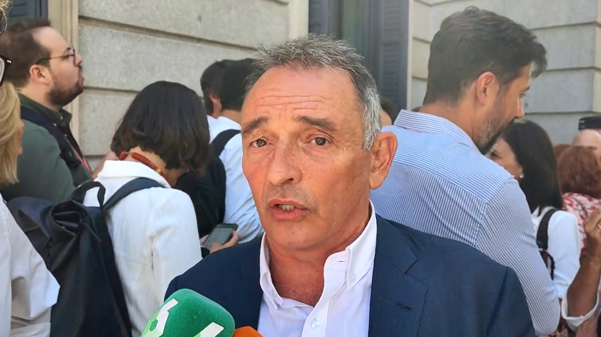 El portavoz parlamentario de IU, Enrique Santiago, se enfrentará a la ministra Sira Rego en la candidatura de Antonio Maíllo