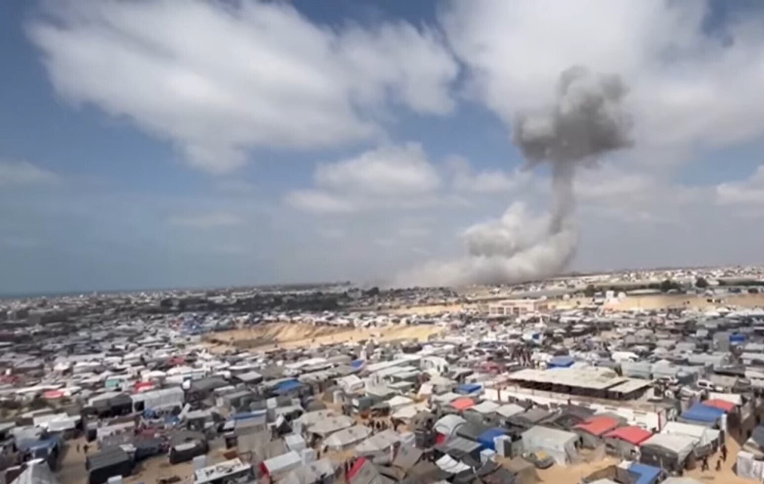 Israel bombardea 50 localizaciones en Rafá, donde se hacinan 1,2 millones de refugiados